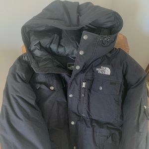 Mens North Face coat. Size L.